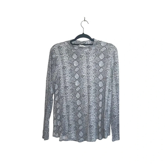 Maurices 24/7 White & Gray Snakeskin Mock Neck Long Sleeve Tee Medium Women’s - Picture 2 of 11